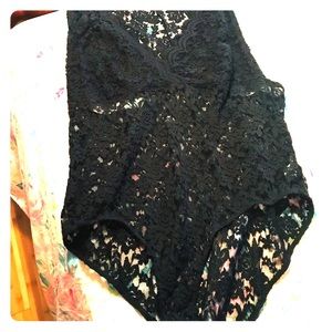 2xl lace black body suit with two bottom clasps